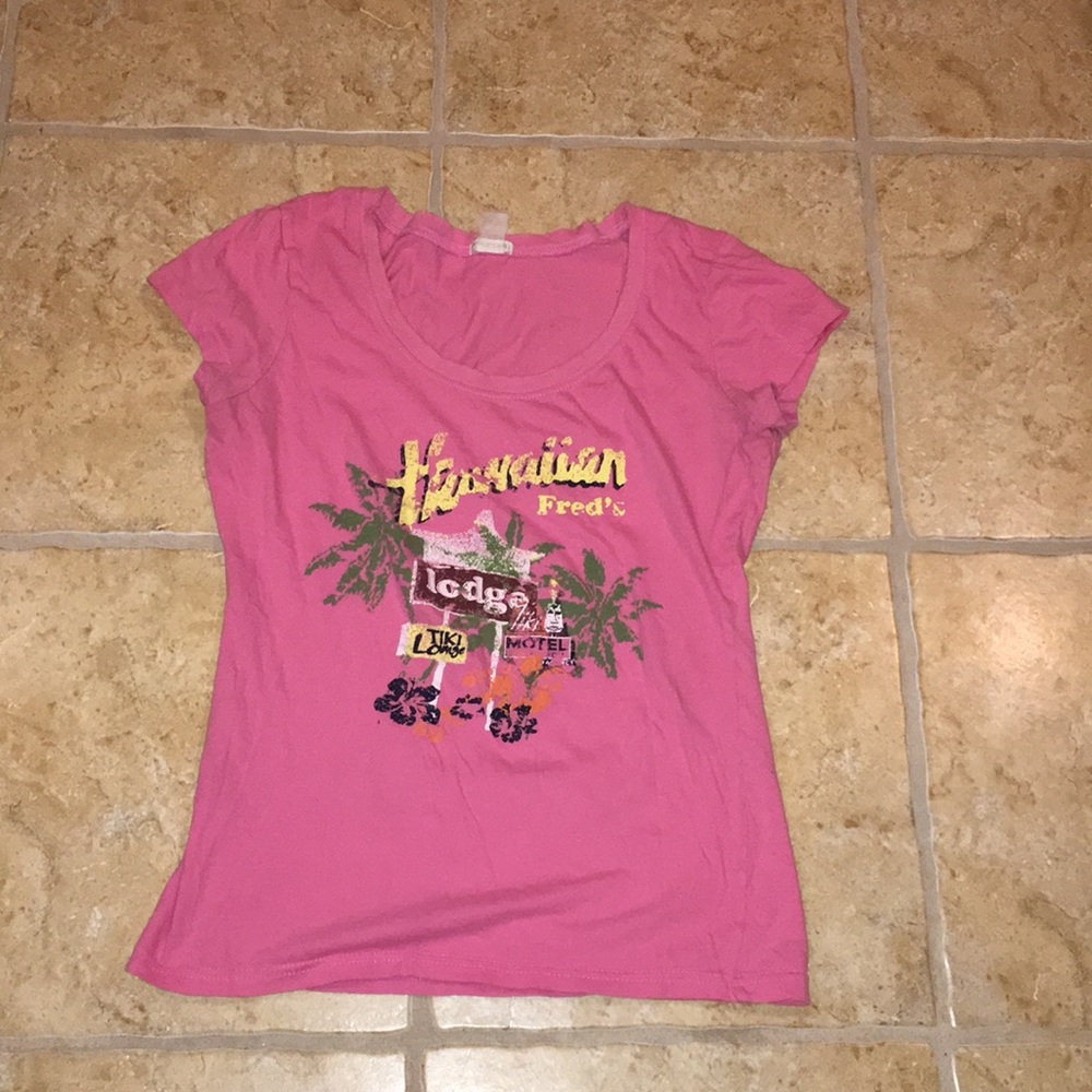 Pink T-shirt with Hawaiian print